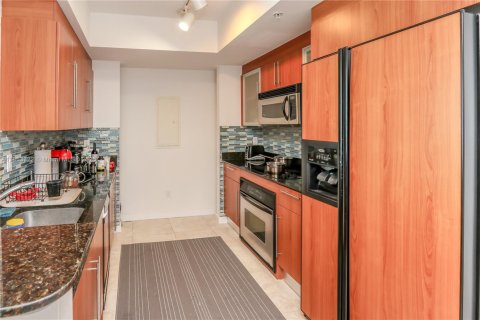 Condo in Miami, Florida, 2 bedrooms  № 1888872 - photo 9