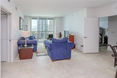 Condo in Miami, Florida, 2 bedrooms  № 1888872 - photo 3