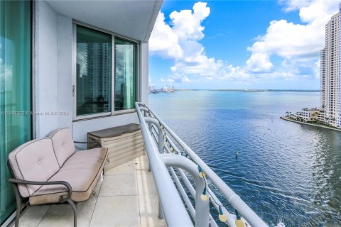 Condo in Miami, Florida, 2 bedrooms  № 1888872 - photo 1