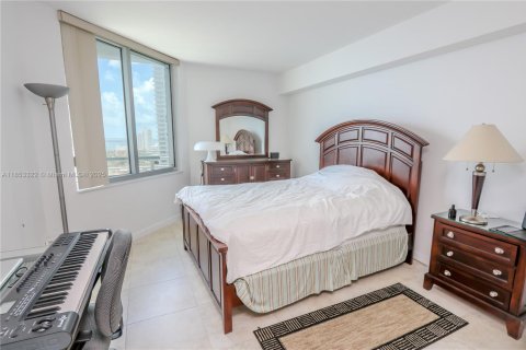 Condo in Miami, Florida, 2 bedrooms  № 1888872 - photo 15