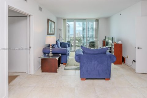 Condo in Miami, Florida, 2 bedrooms  № 1888872 - photo 4