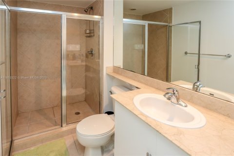 Condo in Miami, Florida, 2 bedrooms  № 1888872 - photo 11