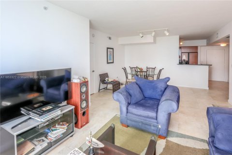 Condo in Miami, Florida, 2 bedrooms  № 1888872 - photo 5