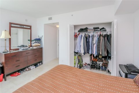 Condo in Miami, Florida, 2 bedrooms  № 1888872 - photo 13
