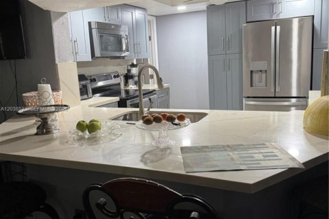 Купить виллу или дом в Майами, Флорида 3 спальни, 132.57м2, № 2240295 - фото 14