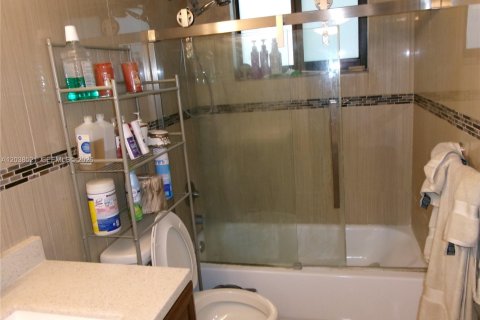 Купить виллу или дом в Майами, Флорида 3 спальни, 132.57м2, № 2240295 - фото 21