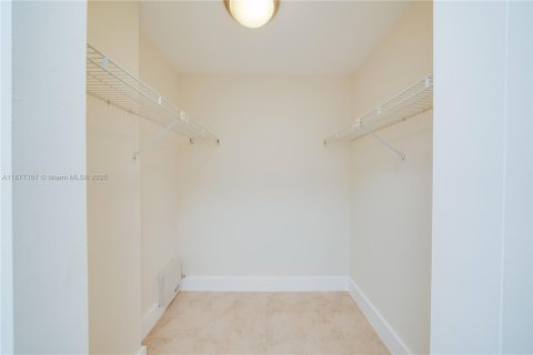 Copropriété à louer à Miami Beach, Floride: 2 chambres, 98.94 m2 № 2013015 - photo 17