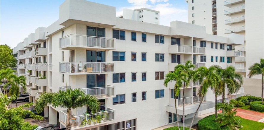 Condo à Miami Beach, Floride, 2 chambres  № 2013015