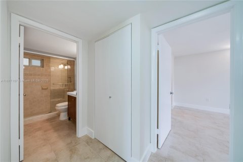Copropriété à louer à Miami Beach, Floride: 2 chambres, 98.94 m2 № 2013015 - photo 10