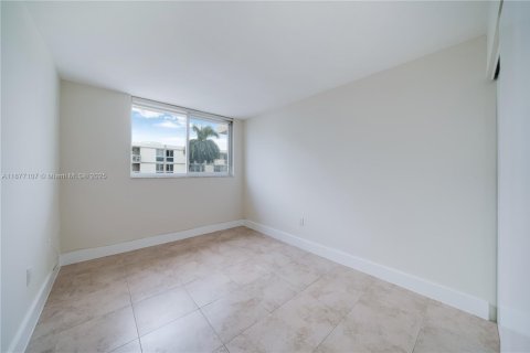 Copropriété à louer à Miami Beach, Floride: 2 chambres, 98.94 m2 № 2013015 - photo 9