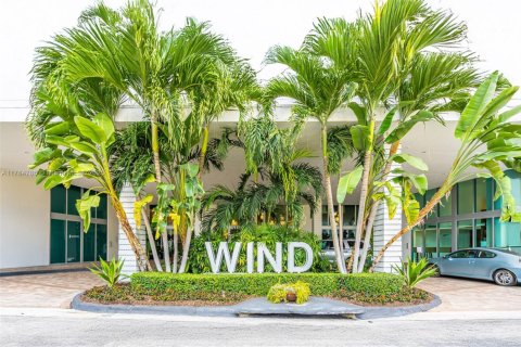 Condo in Miami, Florida, 3 bedrooms  № 1862812 - photo 2