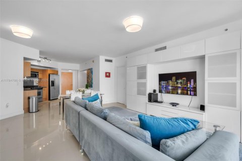 Condo in Miami, Florida, 3 bedrooms  № 1862812 - photo 10