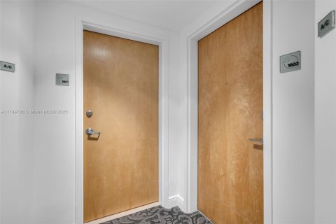 Condo in Miami, Florida, 3 bedrooms  № 1862812 - photo 5