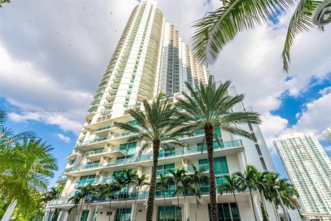 Condo in Miami, Florida, 3 bedrooms  № 1862812 - photo 1