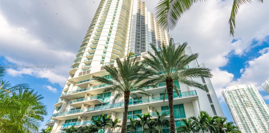 Condo in Miami, Florida, 3 bedrooms  № 1862812