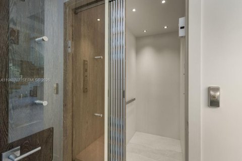 Купить виллу или дом в Майами, Флорида 1 комната, № 1997798 - фото 22