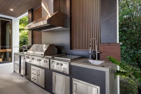 Купить виллу или дом в Майами, Флорида 1 комната, № 1997798 - фото 30