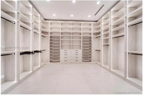 Купить виллу или дом в Майами, Флорида 1 комната, № 1997798 - фото 26