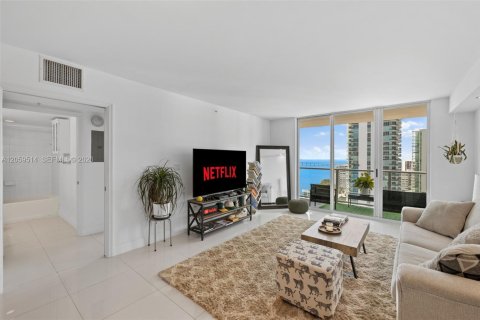 Condo in Miami, Florida, 1 bedroom № 2191206 - photo 3