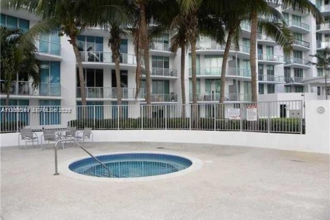 Condo in Aventura, Florida, 1 bedroom  № 2001278 - photo 9