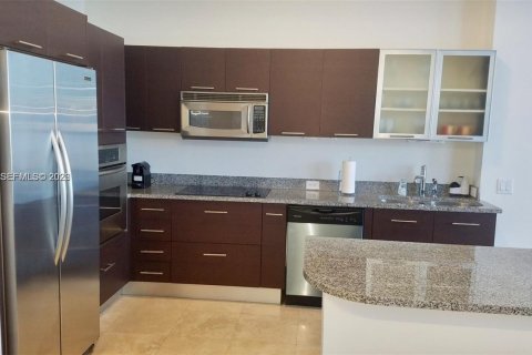 Condo in Aventura, Florida, 1 bedroom  № 2001278 - photo 2