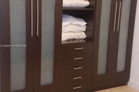 Condo in Aventura, Florida, 1 bedroom  № 2001278 - photo 6