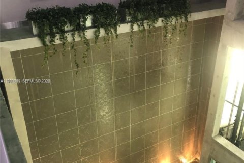 Condo in Aventura, Florida, 1 bedroom  № 2001278 - photo 8