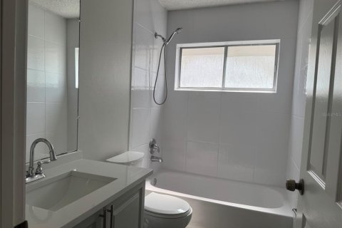 Casa en alquiler en Kissimmee, Florida, 3 dormitorios, 121.98 m2 № 1841552 - foto 23