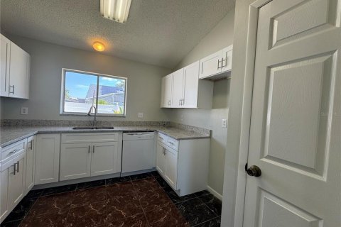Casa en alquiler en Kissimmee, Florida, 3 dormitorios, 121.98 m2 № 1841552 - foto 12
