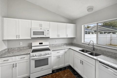Casa en alquiler en Kissimmee, Florida, 3 dormitorios, 121.98 m2 № 1841552 - foto 14