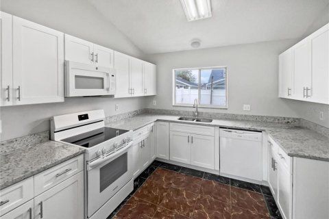Casa en alquiler en Kissimmee, Florida, 3 dormitorios, 121.98 m2 № 1841552 - foto 13