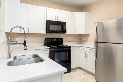 Condo in Orlando, Florida, 2 bedrooms № 2380826 - photo 8