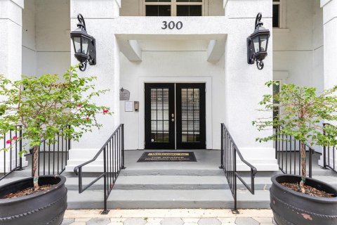 Condo in Orlando, Florida, 2 bedrooms № 2380826 - photo 18