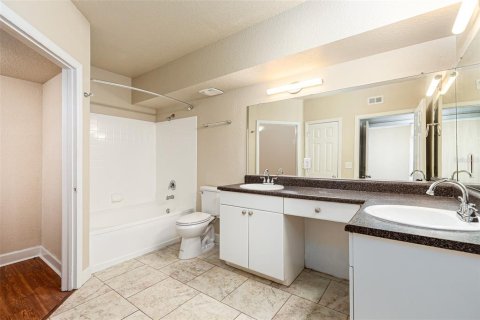 Condo in Orlando, Florida, 2 bedrooms № 2380826 - photo 11