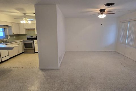 House in Englewood, Florida 2 bedrooms, 112.6 sq.m. № 1820566 - photo 11