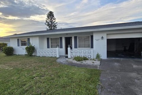 House in Englewood, Florida 2 bedrooms, 112.6 sq.m. № 1820566 - photo 1