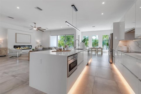 House in Sarasota, Florida 6 bedrooms, 365.2 sq.m. № 1885978 - photo 11