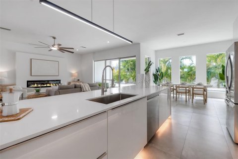 House in Sarasota, Florida 6 bedrooms, 365.2 sq.m. № 1885978 - photo 13