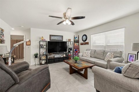 Villa ou maison à vendre à Wildwood, Floride: 5 chambres, 241.92 m2 № 2404762 - photo 5