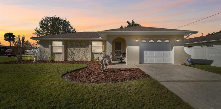 House in Palmetto, Florida 2 bedrooms, 103.59 sq.m. № 1509152