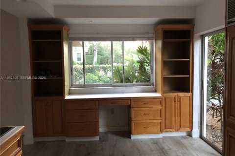 Купить виллу или дом в Ки-Бискейн, Флорида 3 спальни, 155.05м2, № 2007760 - фото 12