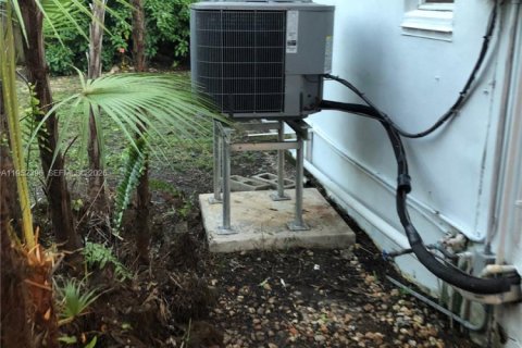 Купить виллу или дом в Ки-Бискейн, Флорида 3 спальни, 155.05м2, № 2007760 - фото 15