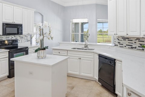 House in Kissimmee, Florida 5 bedrooms, 298.49 sq.m. № 2237820 - photo 11