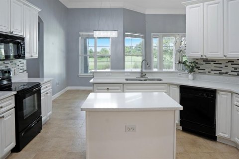 House in Kissimmee, Florida 5 bedrooms, 298.49 sq.m. № 2237820 - photo 12