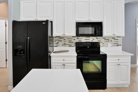 House in Kissimmee, Florida 5 bedrooms, 298.49 sq.m. № 2237820 - photo 13