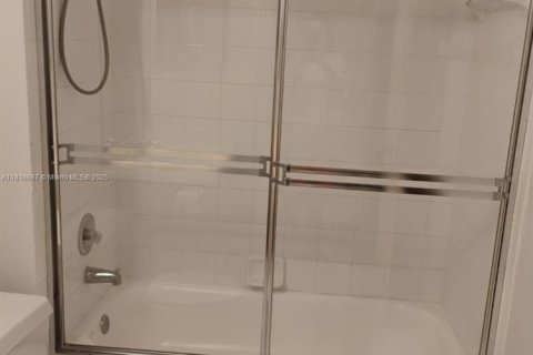 Condo in Pembroke Pines, Florida, 1 bedroom  № 1776140 - photo 8