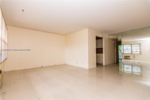Condo in Pembroke Pines, Florida, 1 bedroom  № 1776140 - photo 7