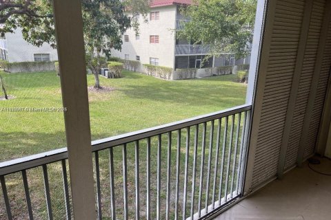 Condo in Pembroke Pines, Florida, 1 bedroom  № 1776140 - photo 9