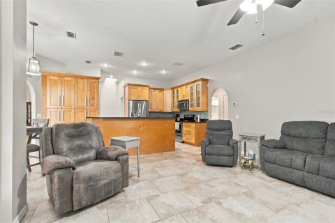 Casa en venta en Land O' Lakes, Florida, 4 dormitorios, 209.77 m2 № 2385690 - foto 3