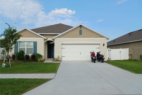 Снять в аренду виллу или дом в Уинтер-Хейвен, Флорида 9 комнат, 171.96м2, № 1900617 - фото 1